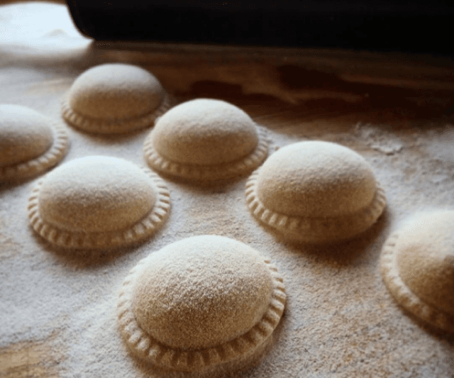 Sorrentinos de Habas, Queso de Cabra y Choclo